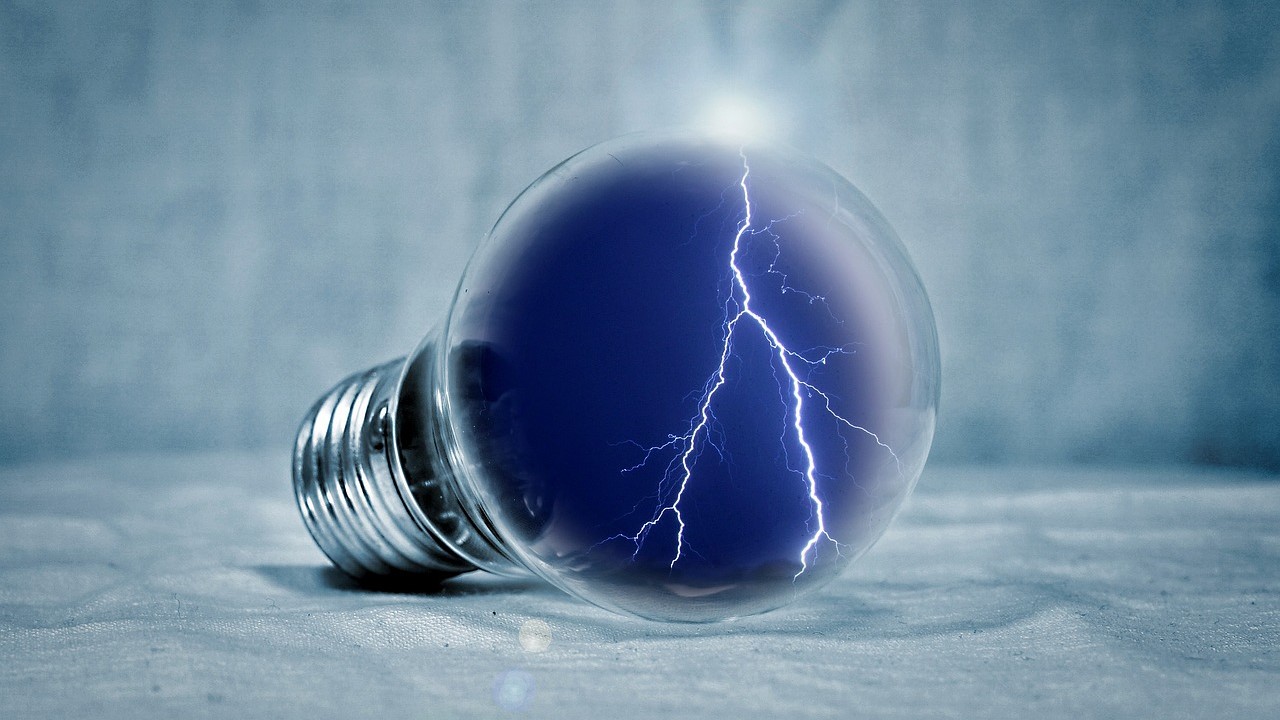 Innovative Business Models: Lessons from Disruptive Startups Lightbulb 2577139 1280